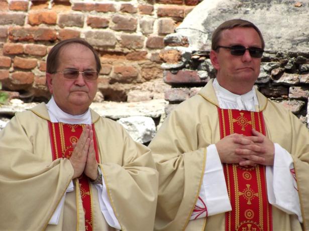 Father Tadeusz Rydzyk (left)