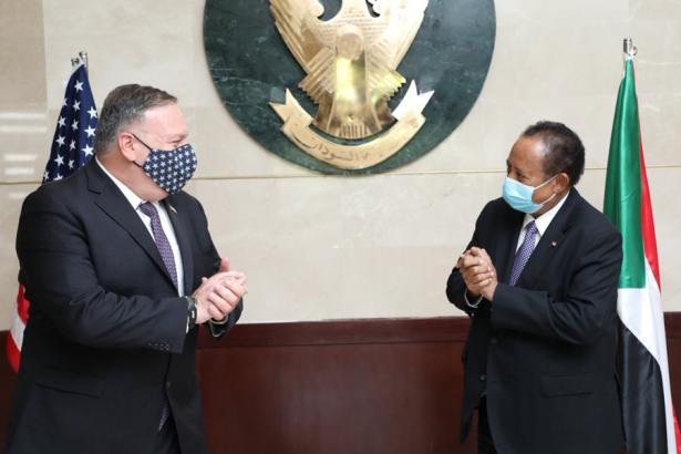 US Secretary of State Mike Pompeo and Sudanese Prime Minister Abdullah Hamduok.