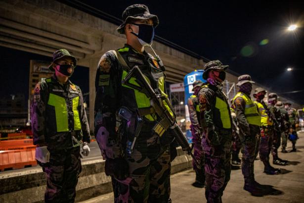 Police in Philippines told to shoot people during lockdown.