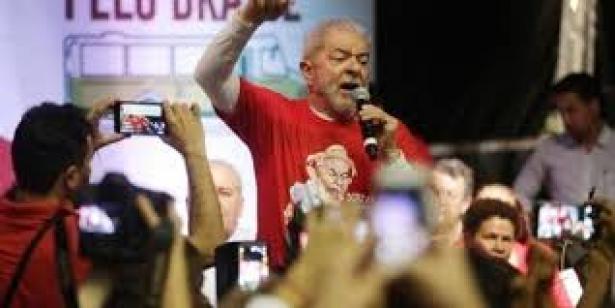 Lula at demonstration