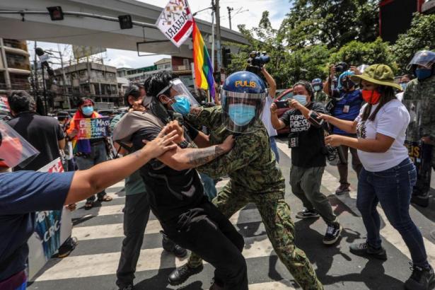 Police in Philippines attack and arrest demonstrators