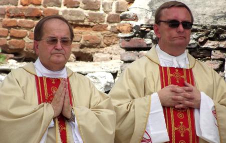 Father Tadeusz Rydzyk (left)