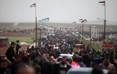 crowds of Palestinian demonstrators
